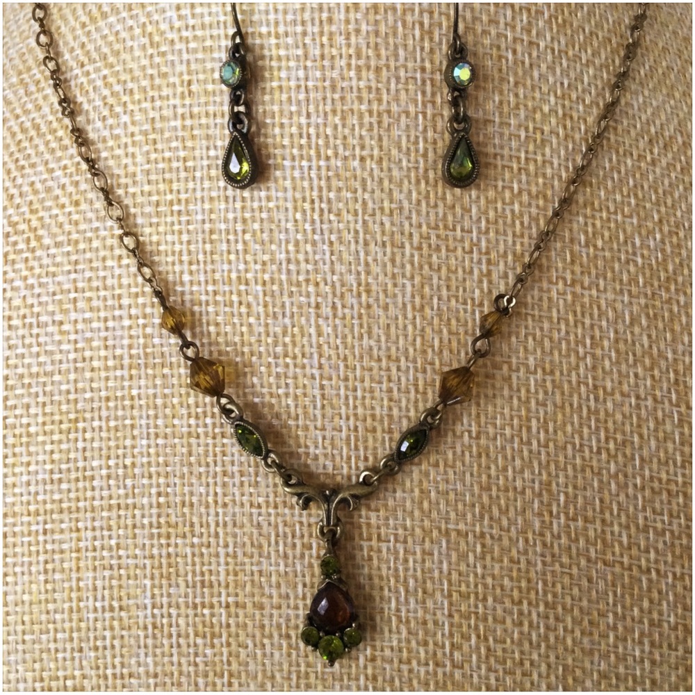 Vtg 1928 Brand Antiqued Gold-tone Green Amber Rhinestones Necklace Earrings Set - Picture 4 of 11